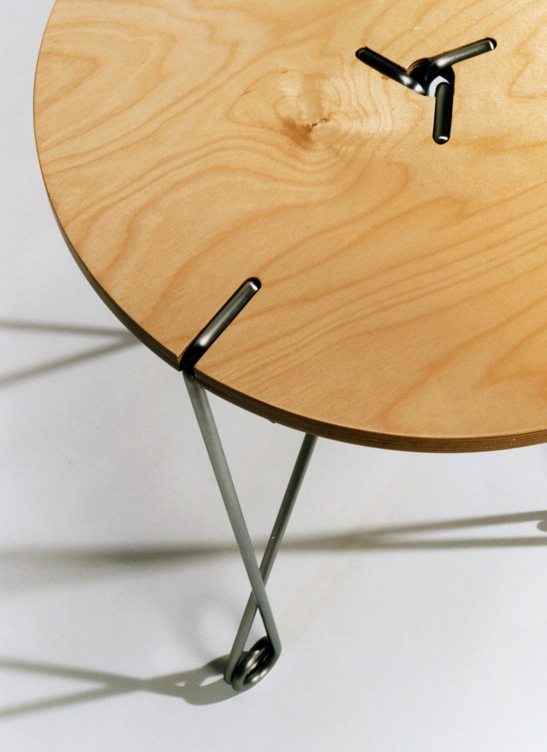 clothespin-table-detail-andrewjonesdesign-94624.jpg
